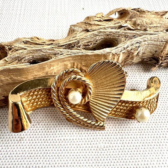 Vintage Marvella Gold Tone Heart Brooch With Faux Pearls 2" X 1" - Picture 8 of 10